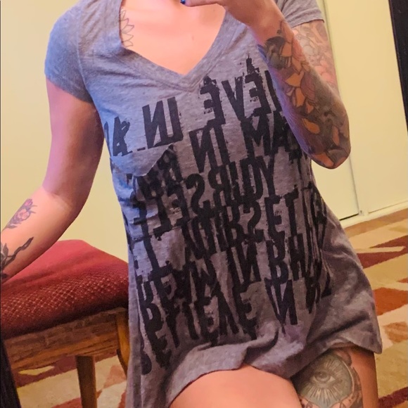2 for $10 Gray Flowy Graphic Tee - Picture 1 of 4